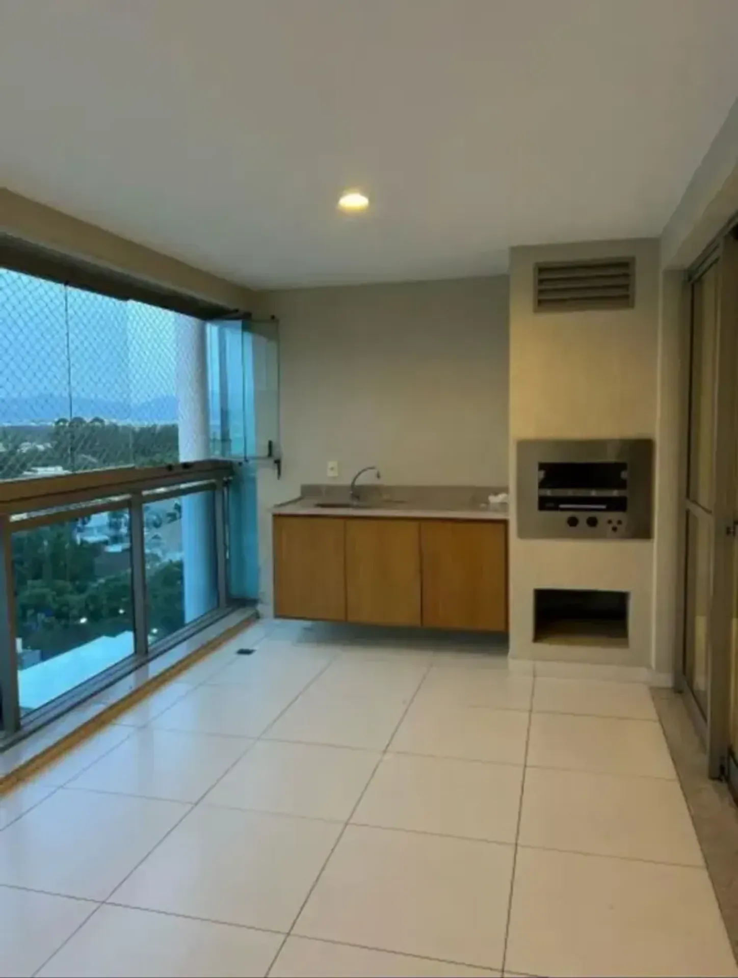 Apartamento com 4 quartos e 5 banheiros, fogão a gás — photo 3