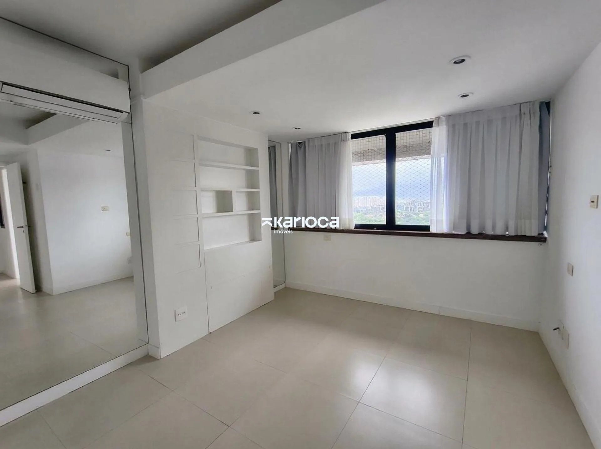 Duplex penthouse with 2 en-suite bedrooms and floor-to-ceiling windows — photo 23