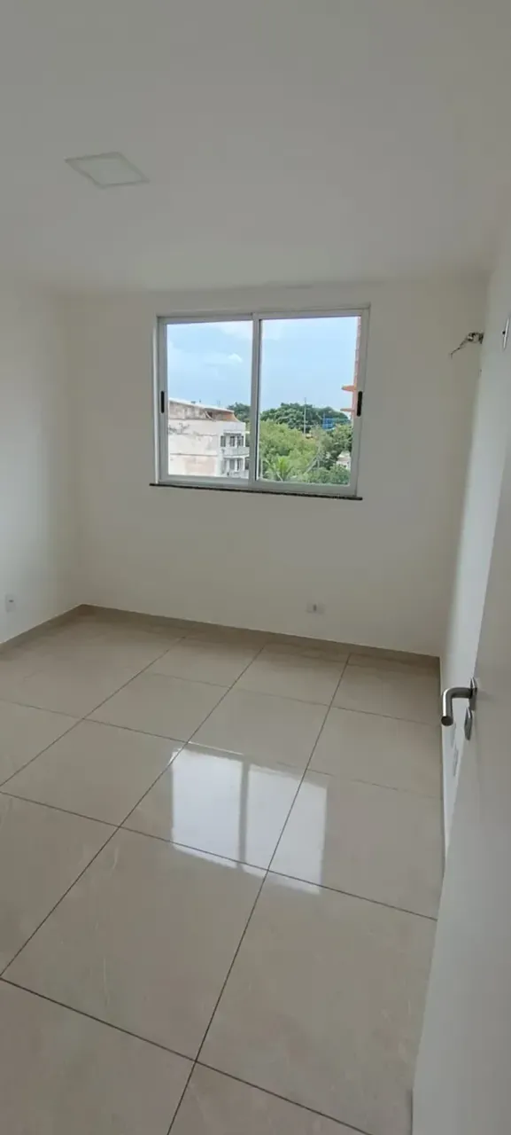 Unfurnished 3-bedroom apartment with laundry area — photo 10