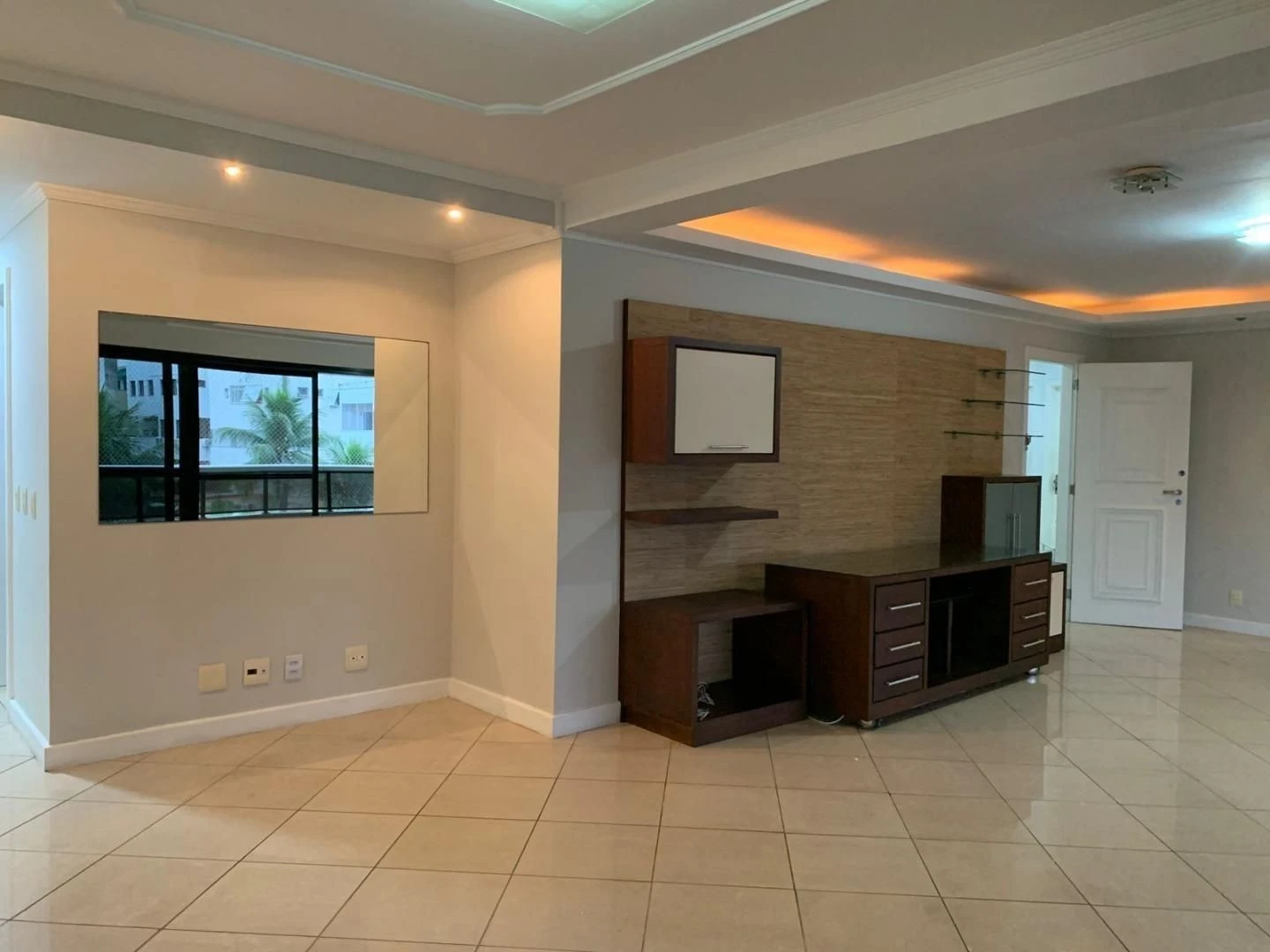 Apartment with 4 bedrooms and a balcony, separate kitchen