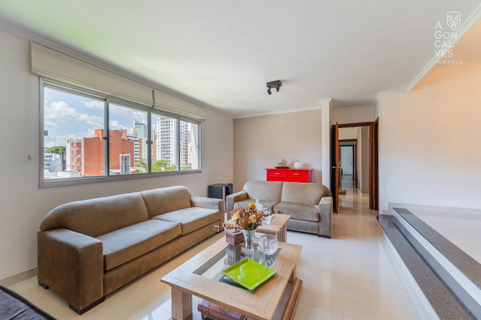 Furnished 219 m² apartment with 4 bedrooms and 2 parking spots — photo 47