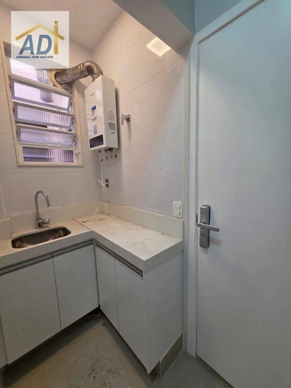 Apartamento compacto com 1 dormitório e cantinho de cozinha — photo 7