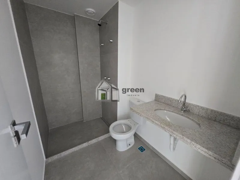 Furnished 1-bedroom apartment with open-plan kitchen — photo 5
