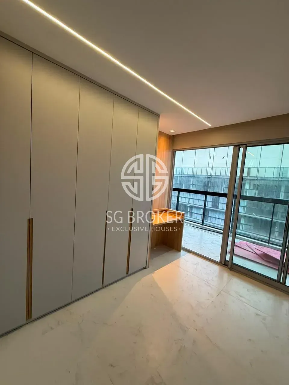 154 m² apartment with 2 bedrooms and a balcony — photo 4