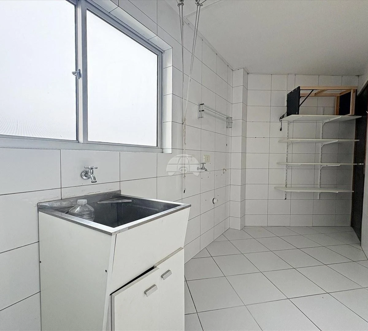 Apartamento sem mobília com cozinha fechada a gás — photo 11
