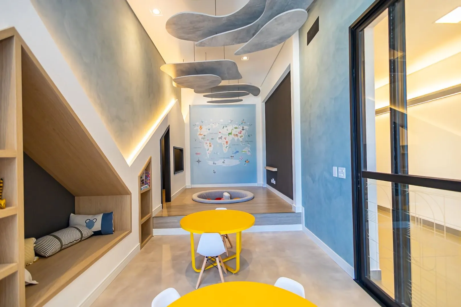 Furnished apartment, 78 m², with a glass-enclosed balcony — photo 56
