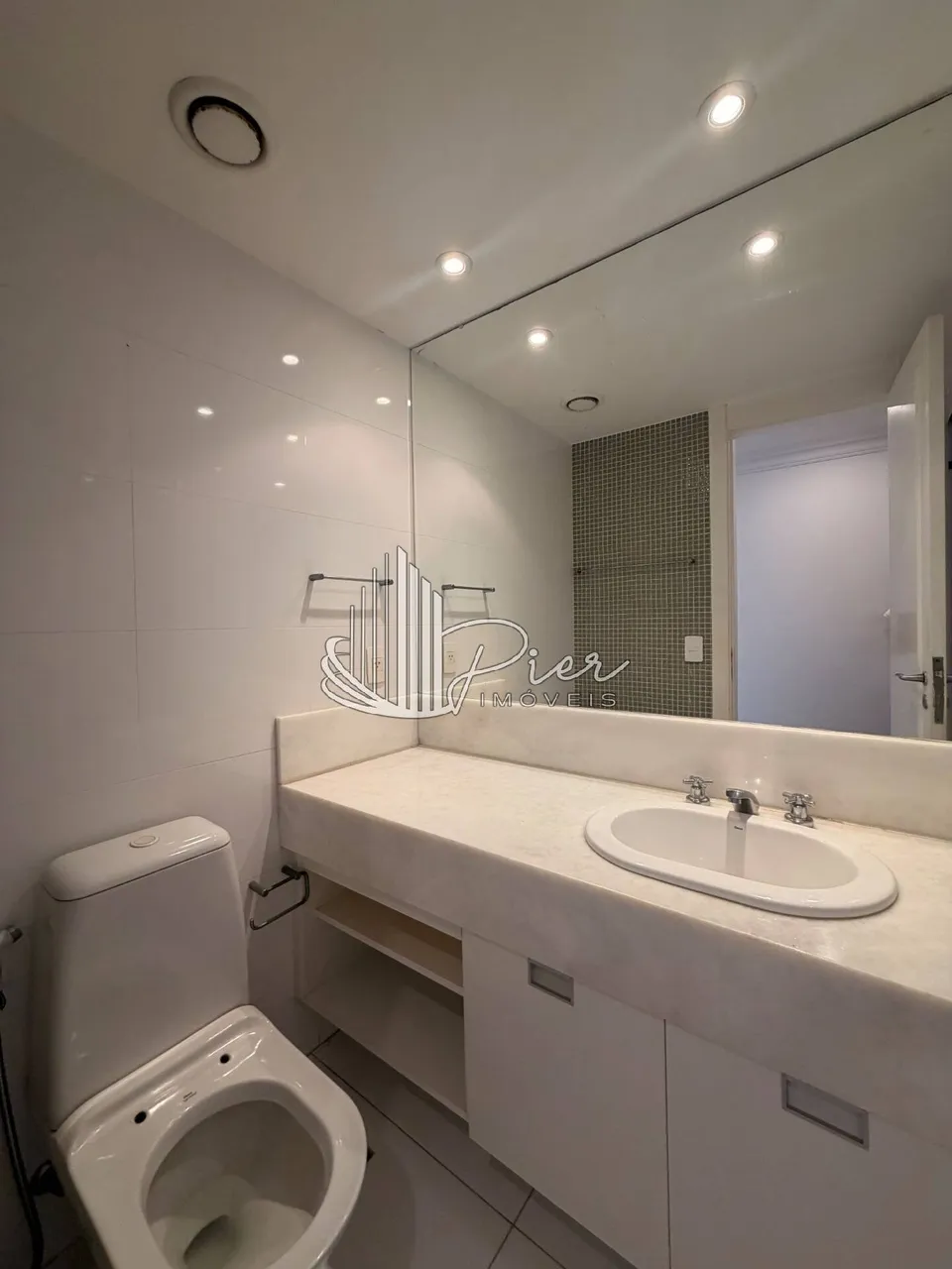 4-bedroom apartment with a glass-enclosed balcony — photo 8