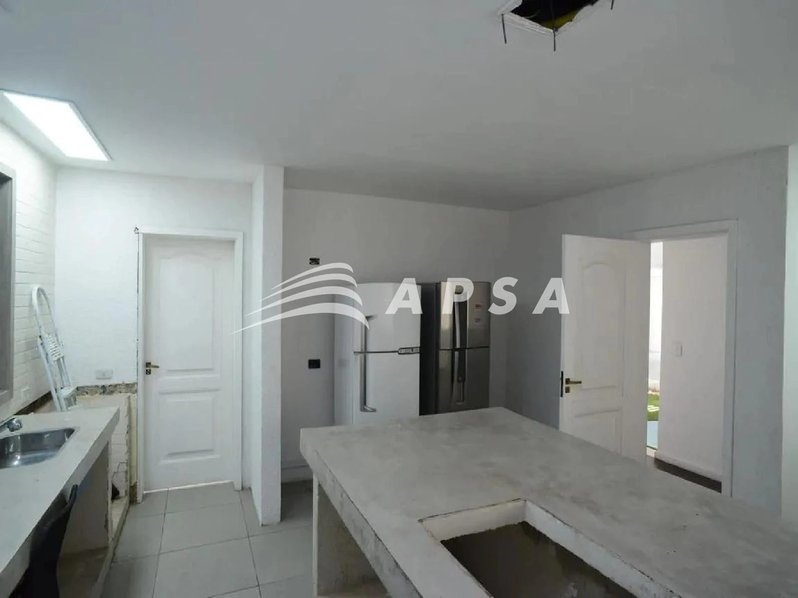 4-bedroom house with a private pool — photo 4