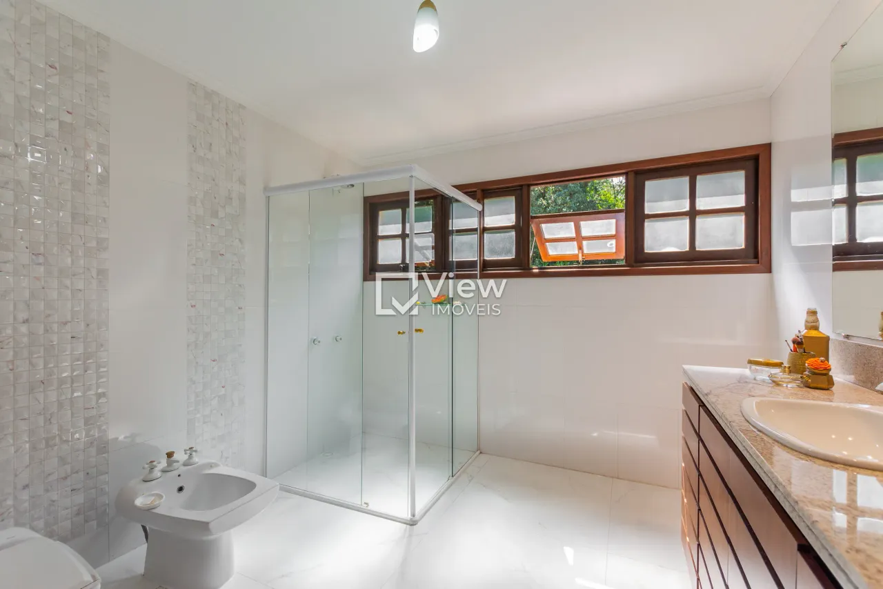 House with 4 bedrooms and open-plan kitchen — photo 14