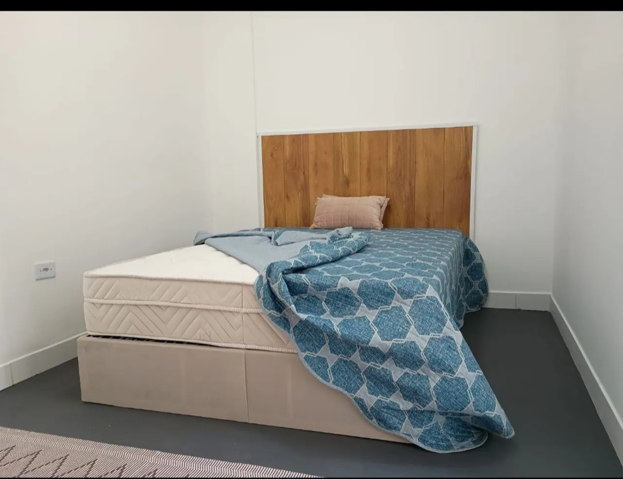 Furnished studio flat with 1 bedroom and gas kitchenette — photo 13