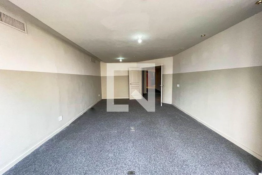 Apartment with 8 bedrooms, 3 bathrooms and 350 m² — photo 18