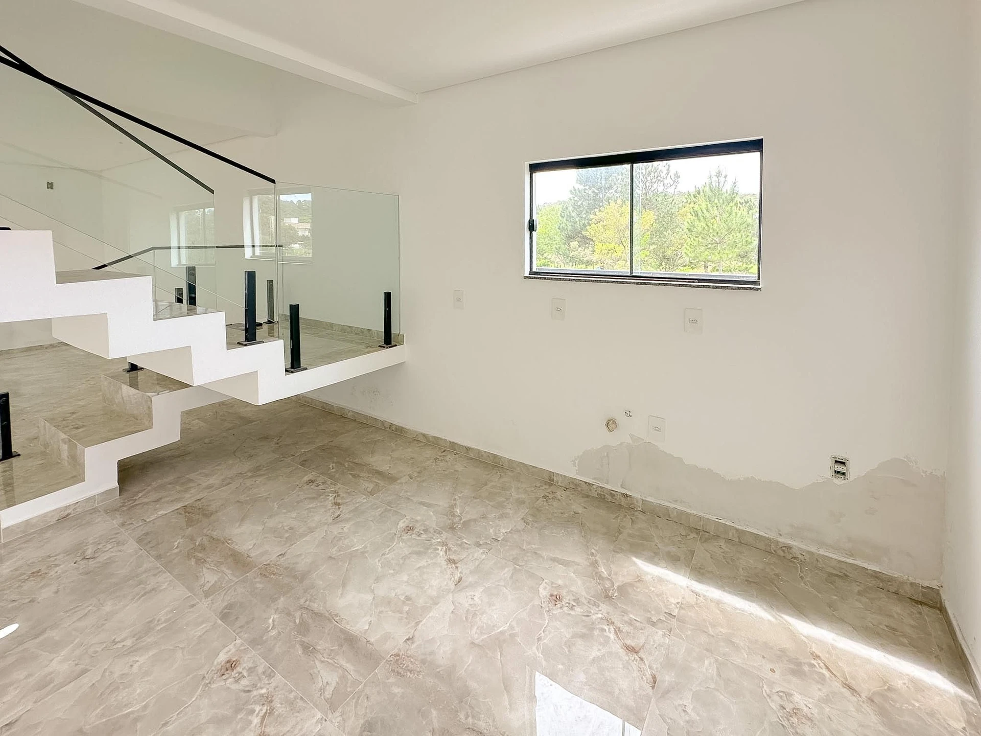 Floor-to-ceiling windows in a 3-bedroom house, 157 m² — photo 54