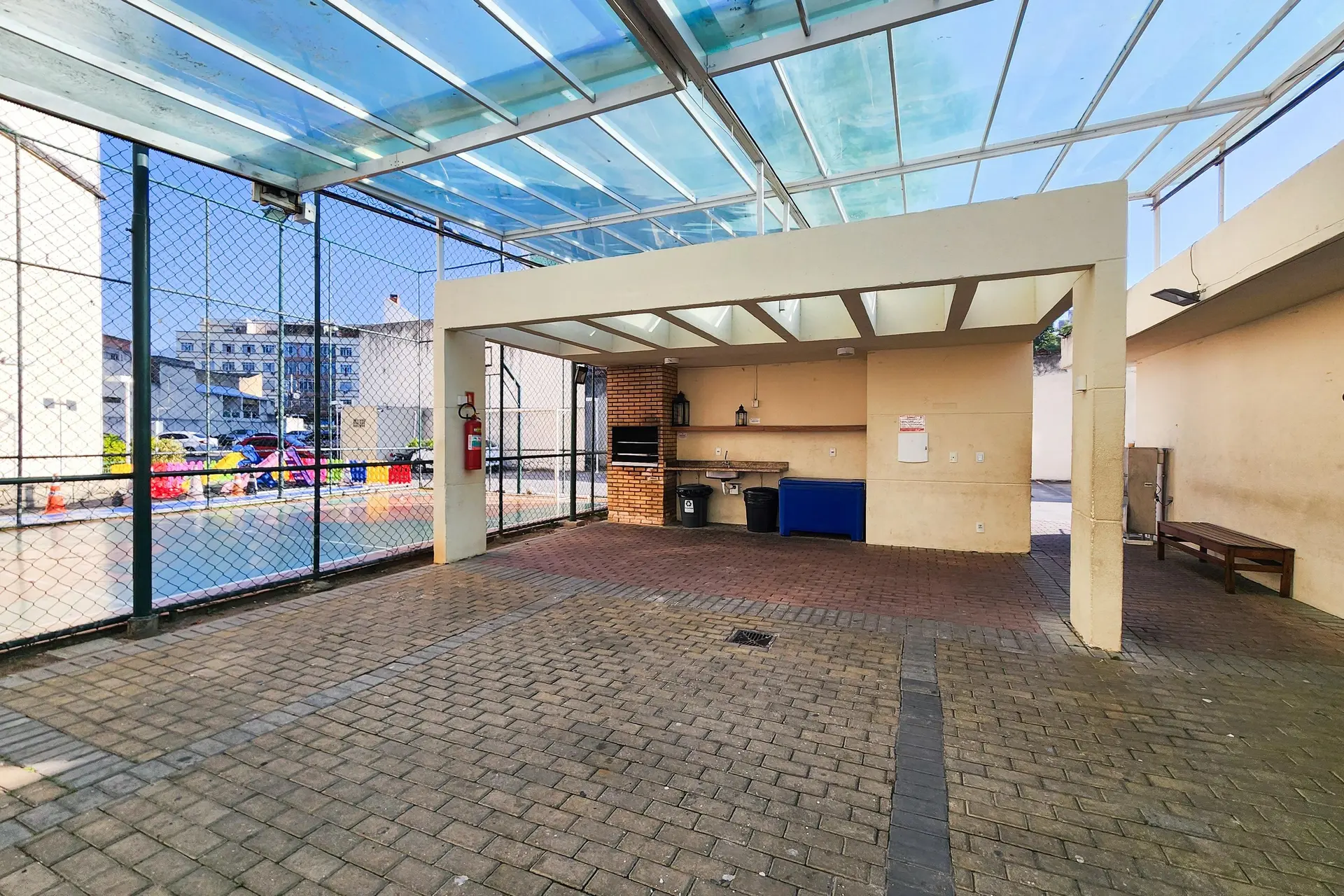 2-bedroom apartment in a building with a gym — photo 10