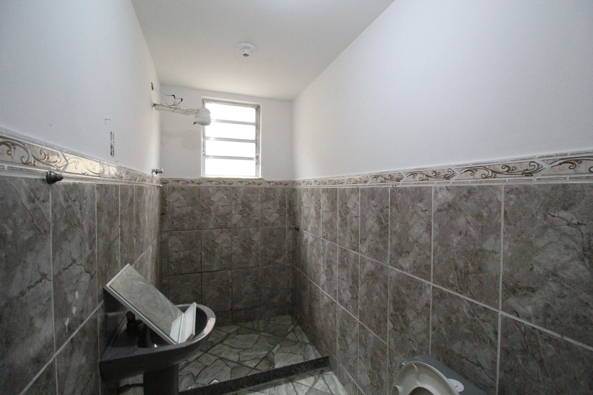 House with 1 bedroom and 1 bathroom with electric shower — photo 4