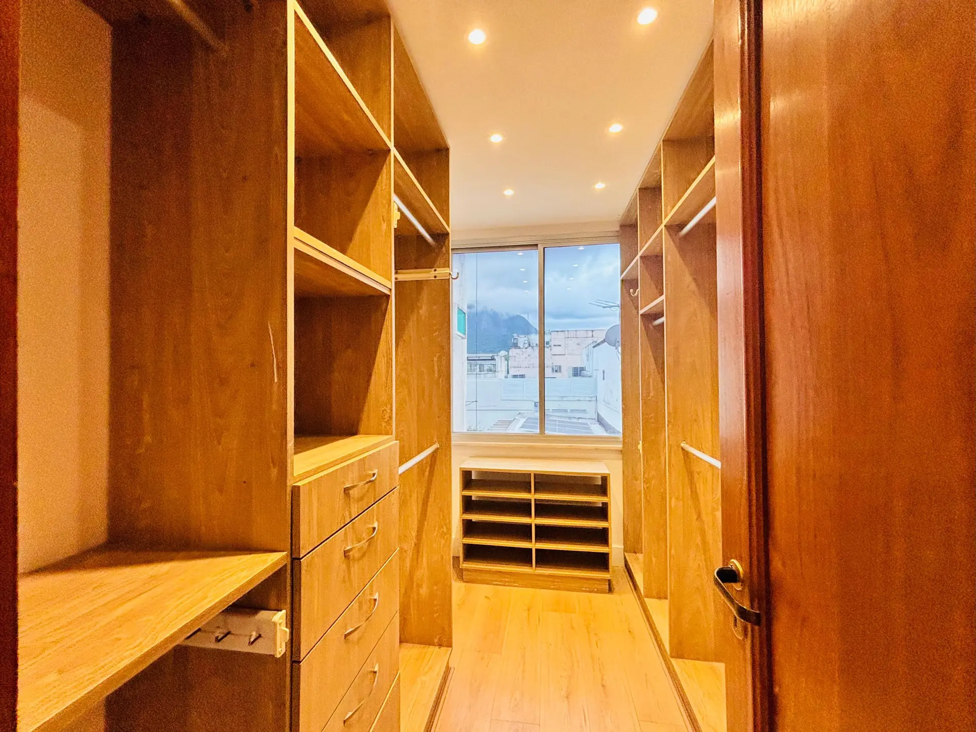 Mountain view in a 4-bedroom apartment, 220 m² — photo 18