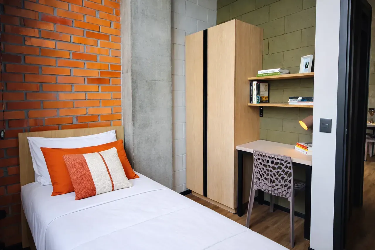 Furnished 2-bedroom apartment with integrated kitchen — photo 11