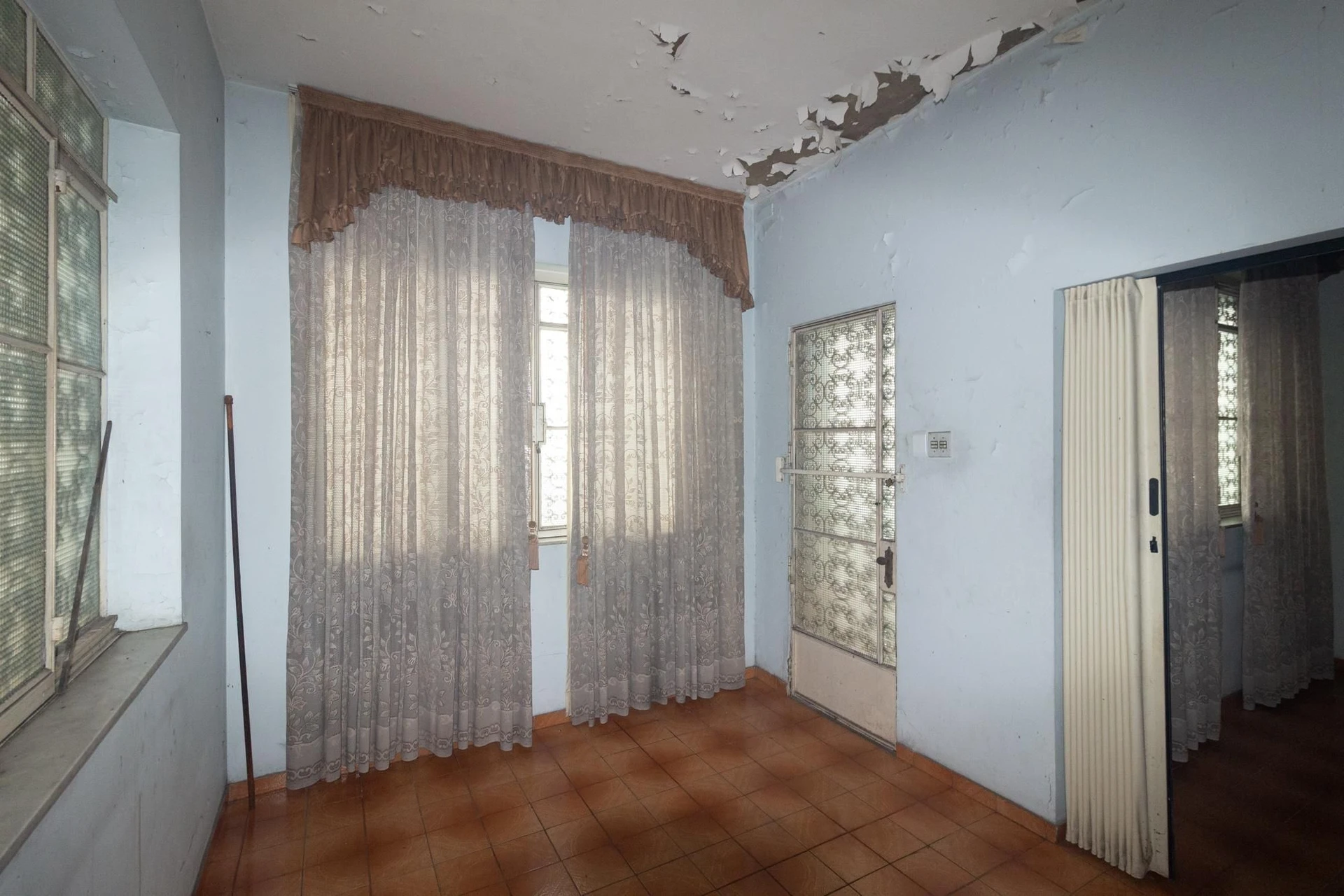 6 quartos e jardim: casa de 263 m² — photo 52