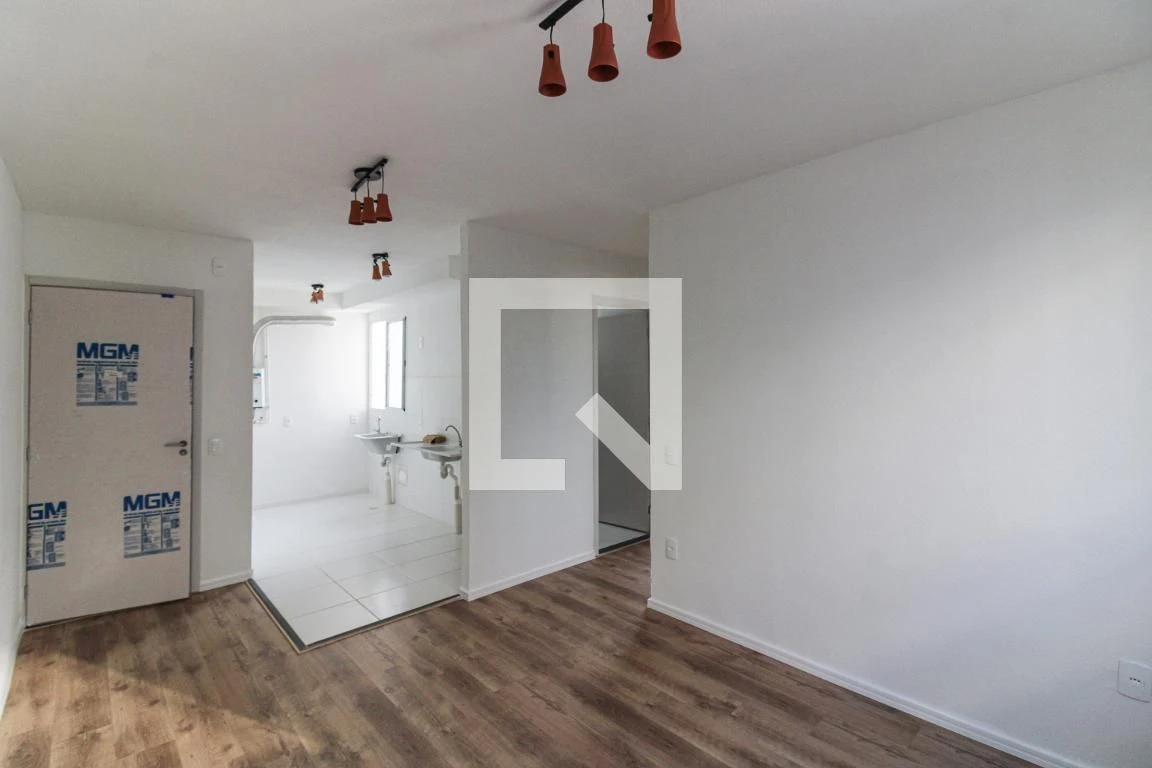 Balcony with a grill in a 2-bedroom apartment, 43 m² — photo 33