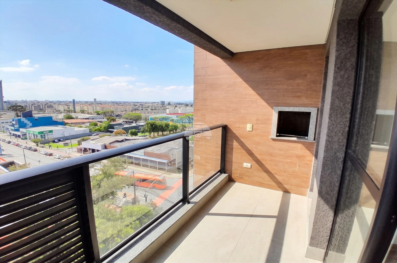 2-bedroom apartment with a grill on the balcony in Curitiba — photo 8