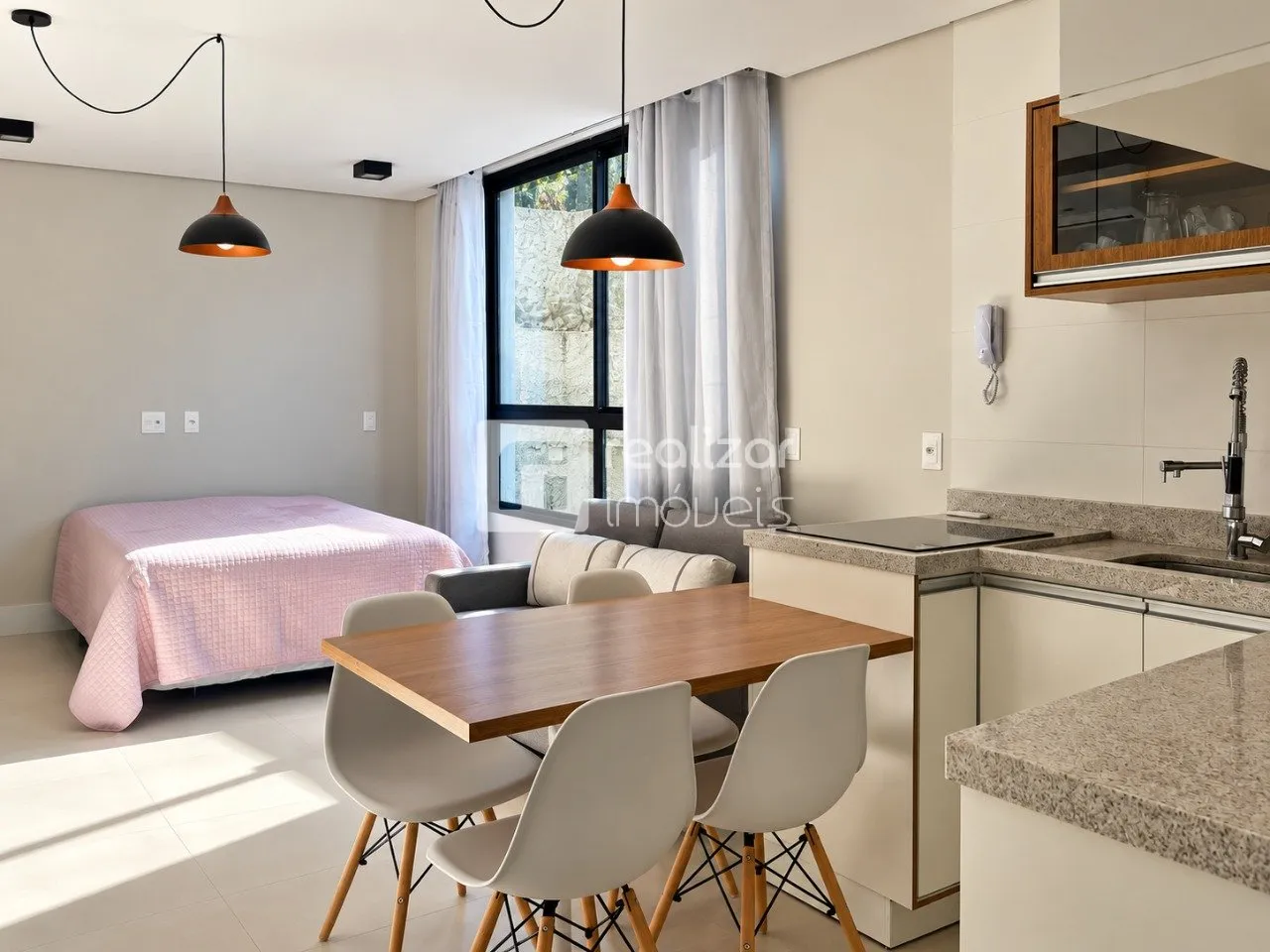 Furnished apartment, 32 m², with a glass-enclosed balcony — photo 4