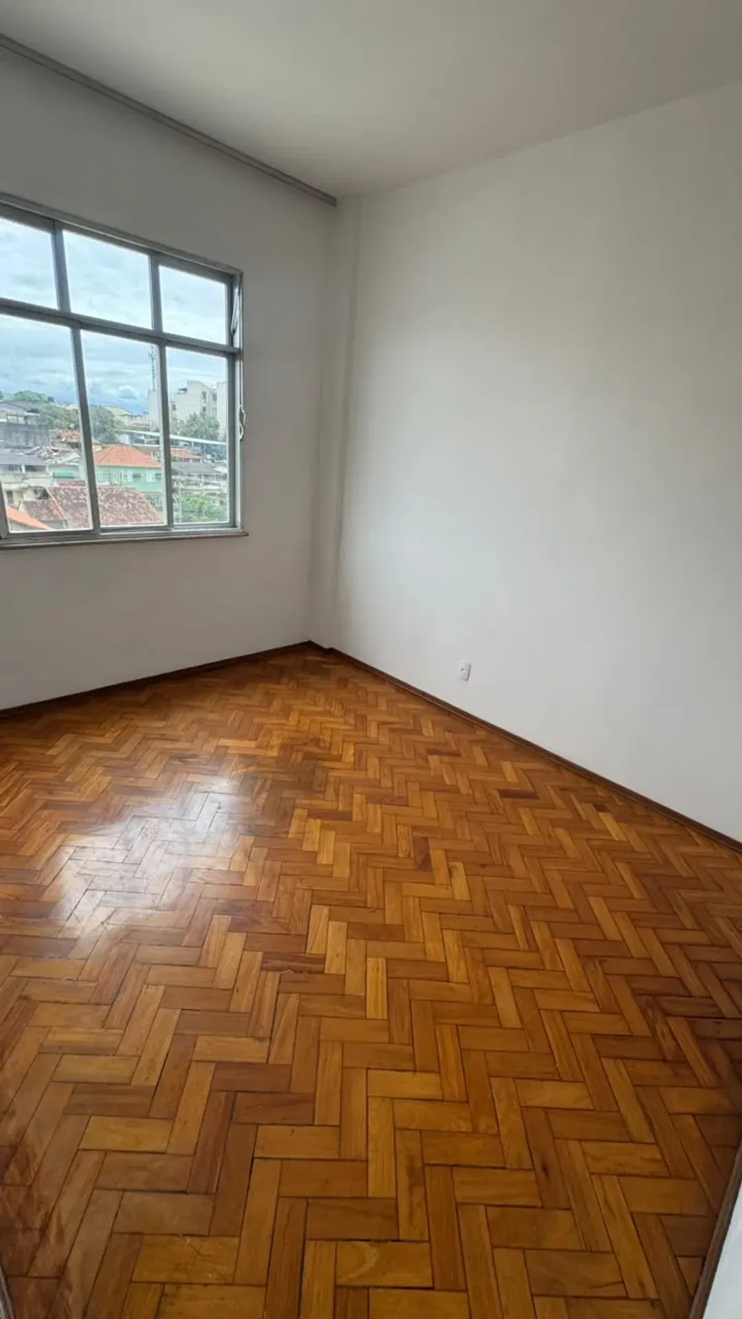 1 quarto e piso de madeira ou laminado: apartamento de 38 m² — photo 3