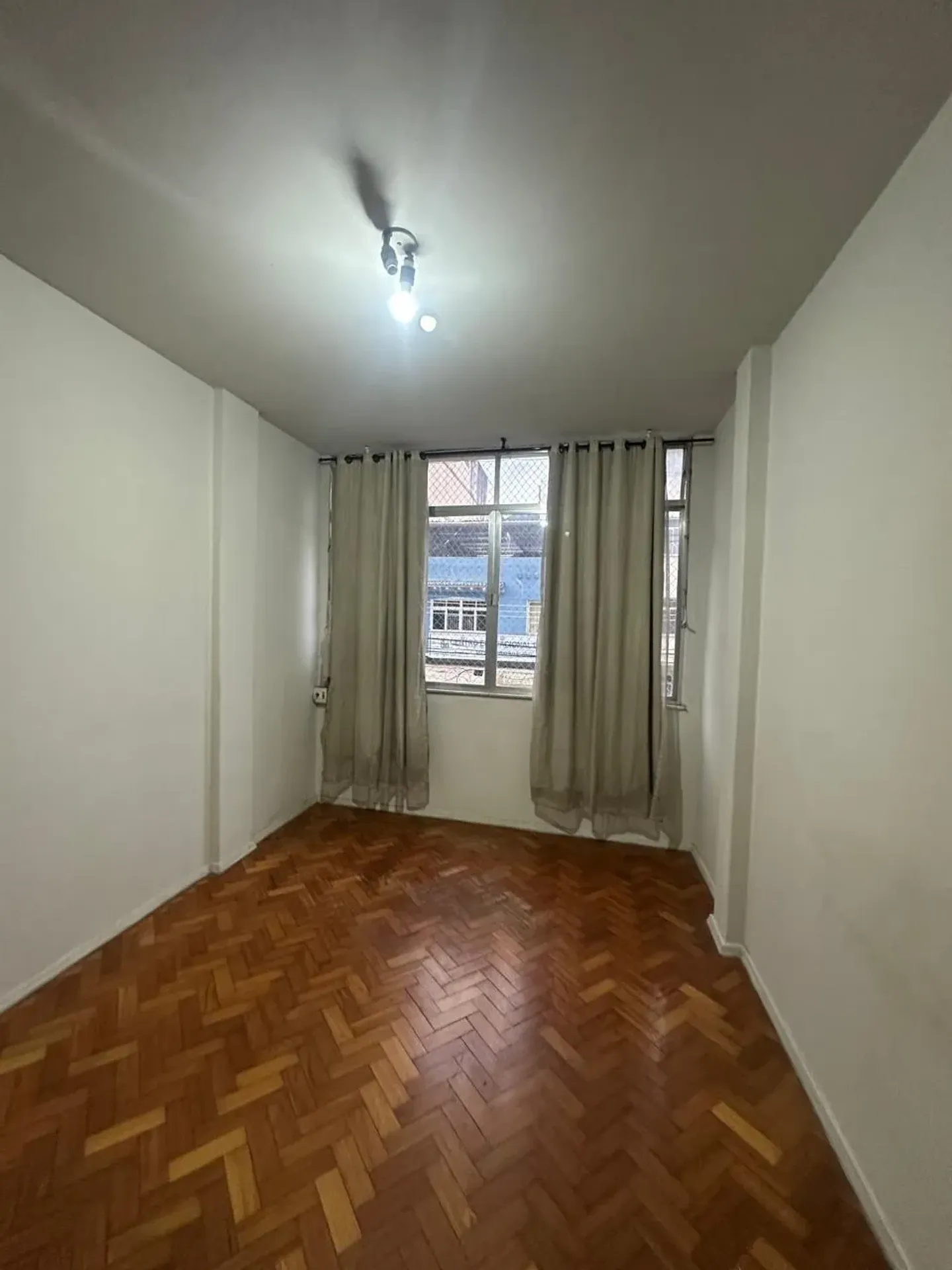 Apartment on the 2nd floor with wood or laminate floors — photo 3