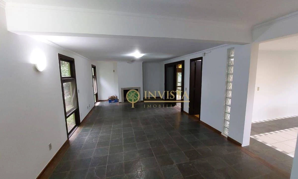 Балкон з грилем та 3 спальні: будинок 735 м² — photo 10