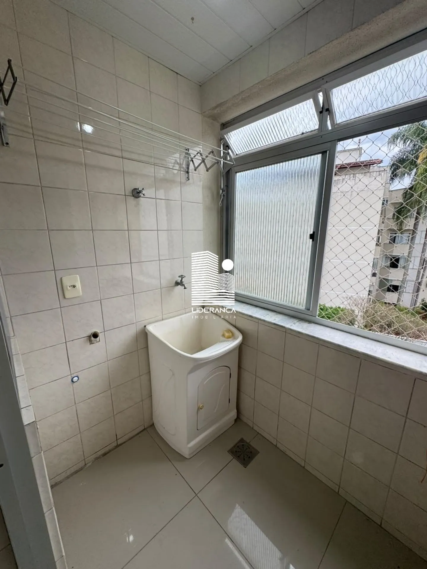 55 m² apartment with a home office and a washing machine — photo 8
