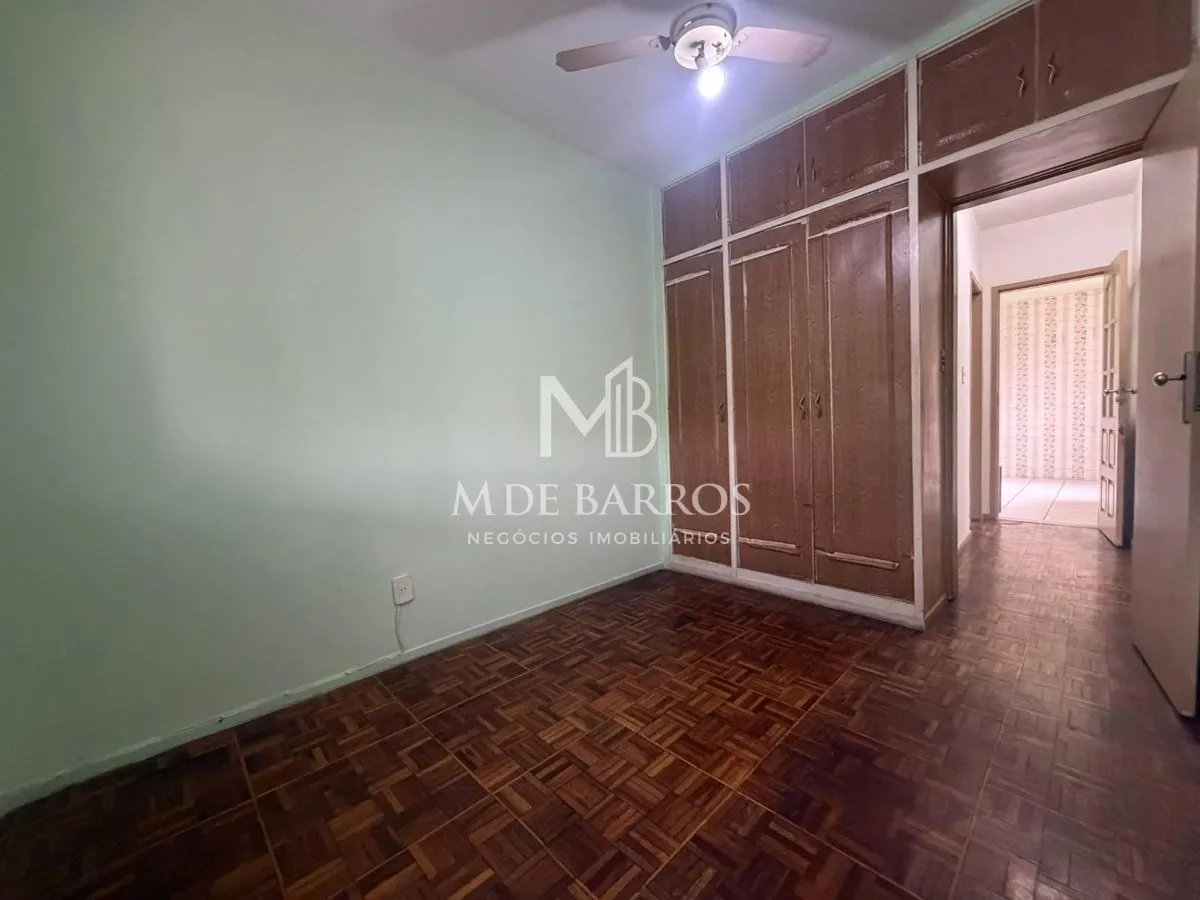 Apartamento de 2 quartos com piso de madeira ou laminado — photo 2