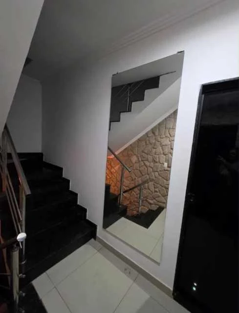 Balcony with a grill in a 4-bedroom house, 300 m² — photo 3