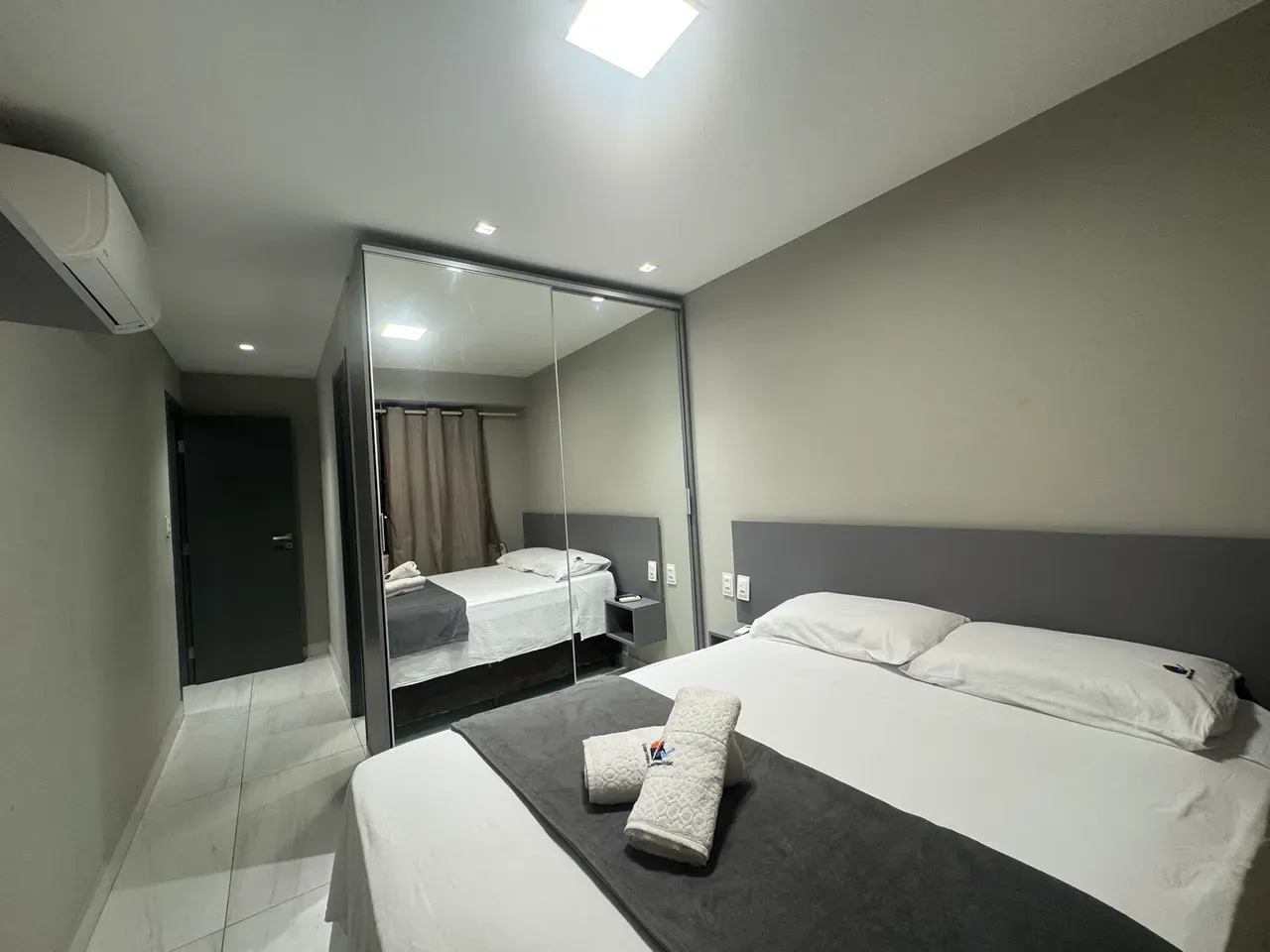 Furnished apartment with en-suite bedroom and open kitchen — photo 3