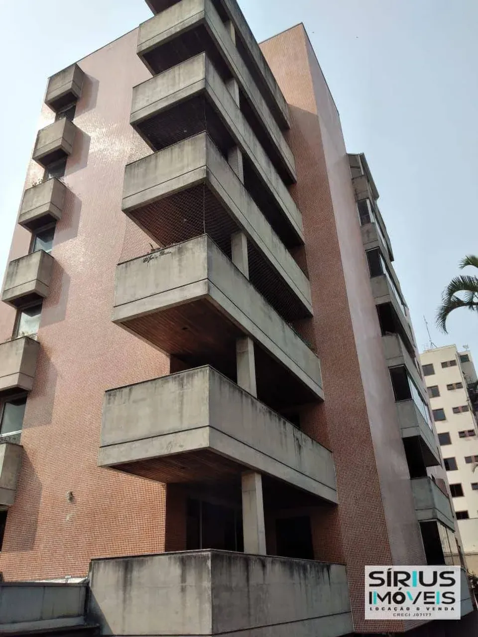 4-bedroom apartment with enclosed glass balcony — photo 18