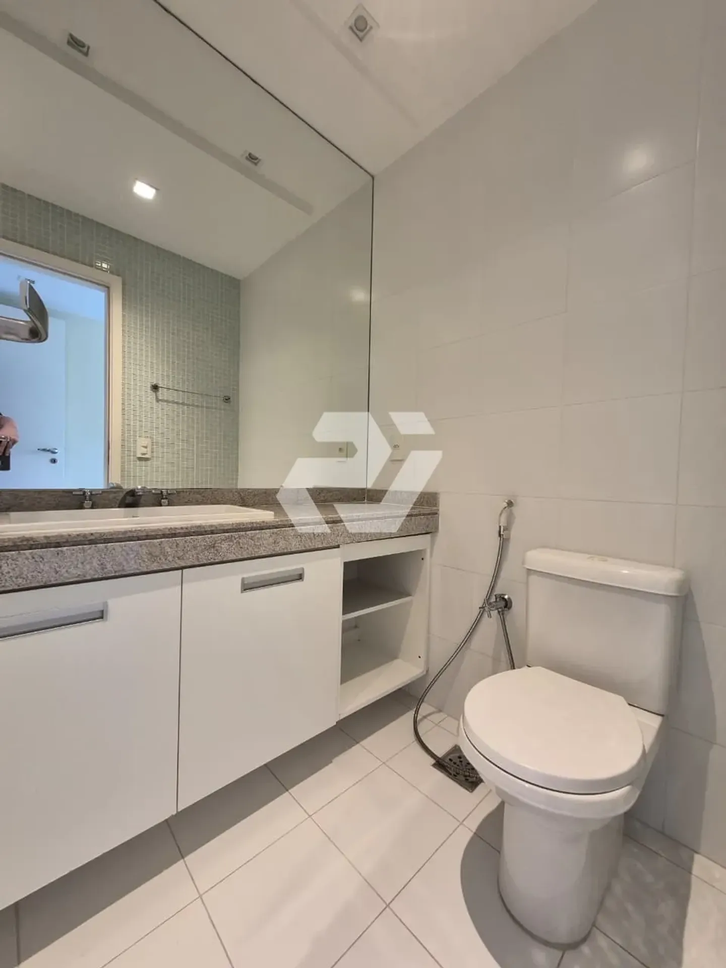 Apartment with 4 en-suite bedrooms and private garden — photo 27