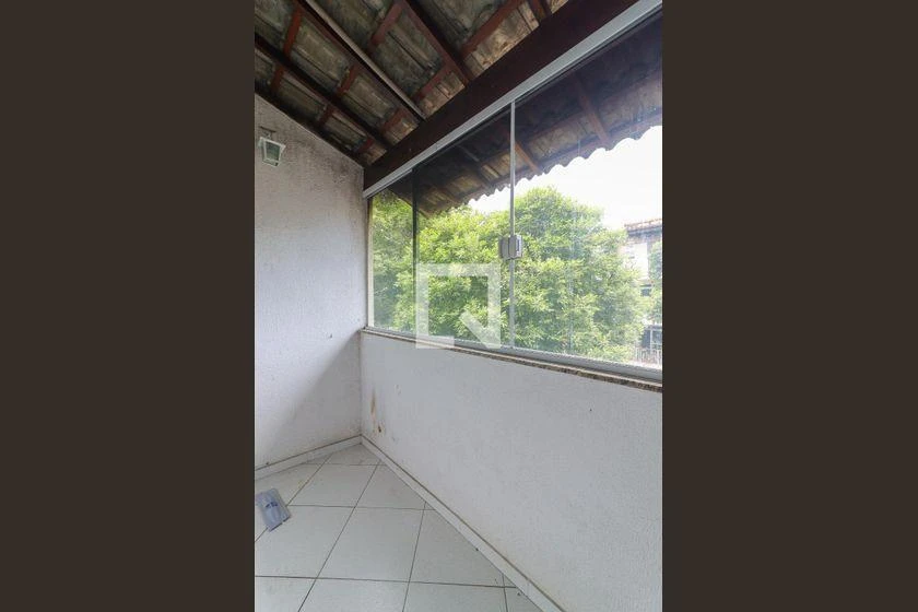 Balcony with a grill in a 2-bedroom house, 125 m² — photo 25