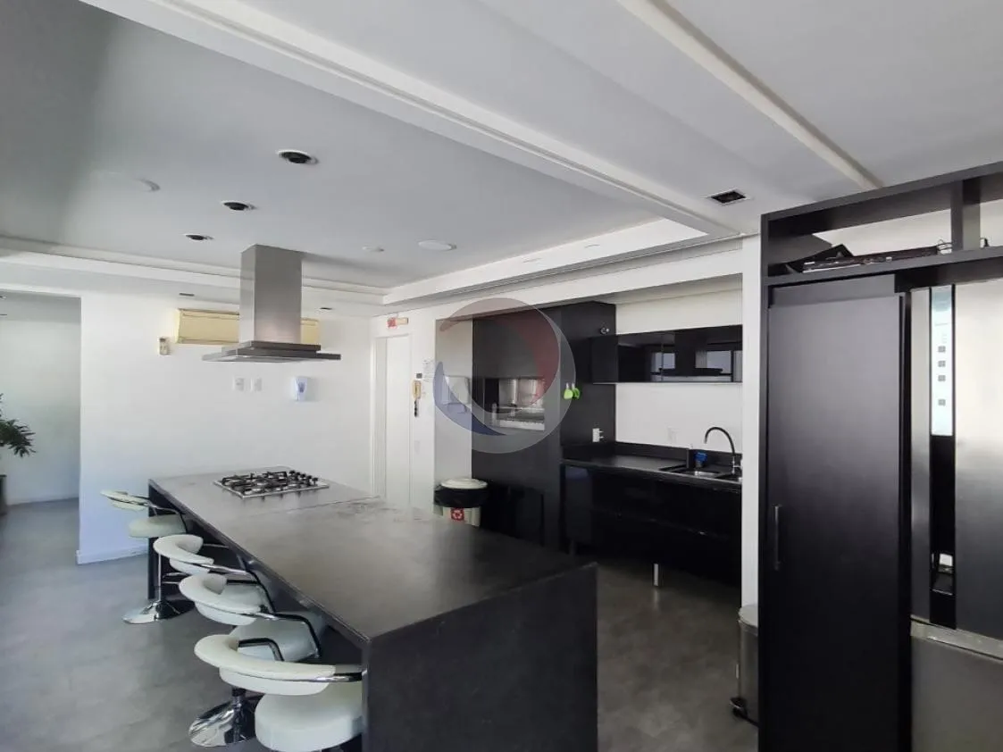 Furnished apartment, 237 m², with floor-to-ceiling windows — photo 39