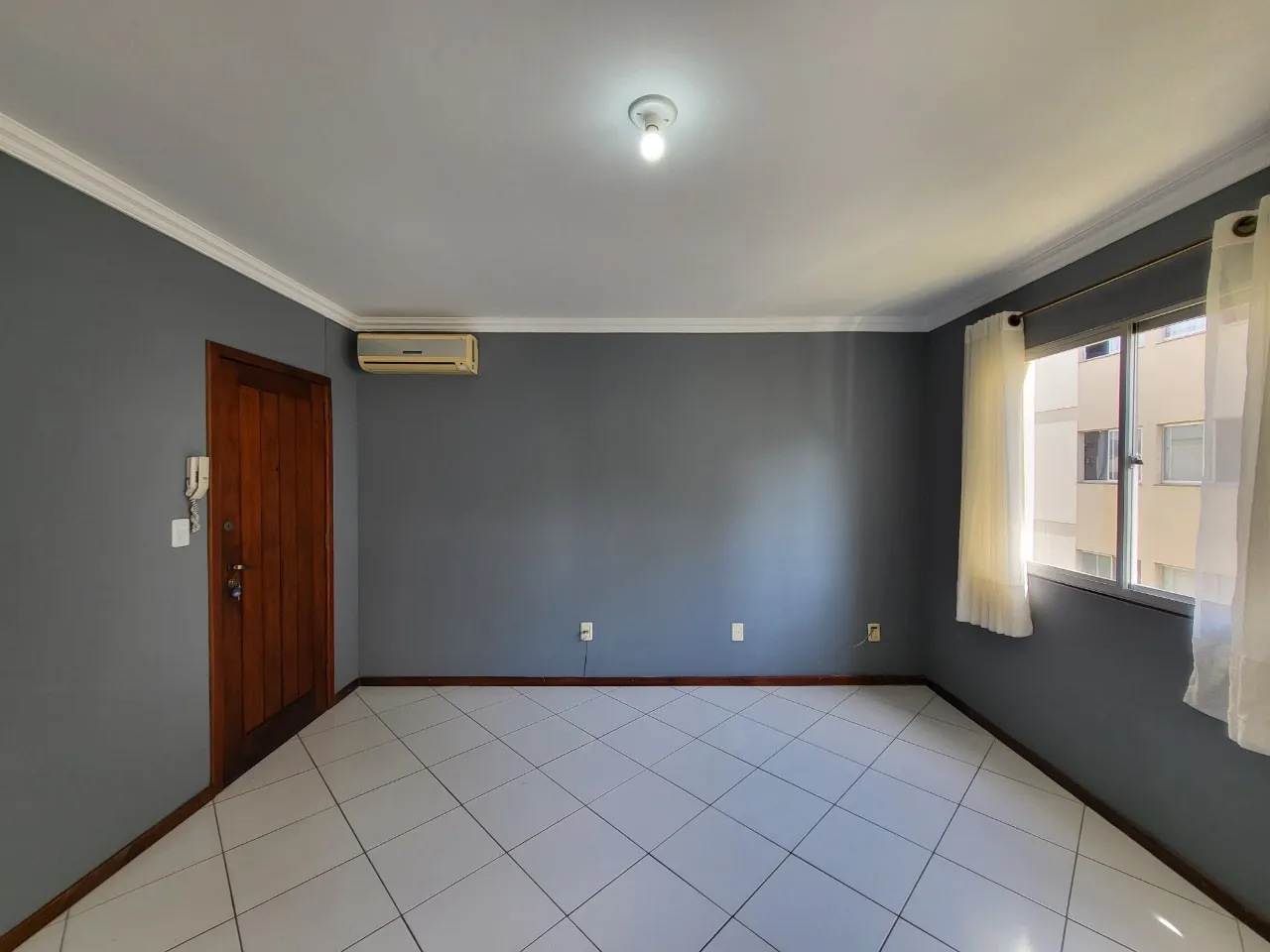 3-bedroom apartment with a glass shower enclosure