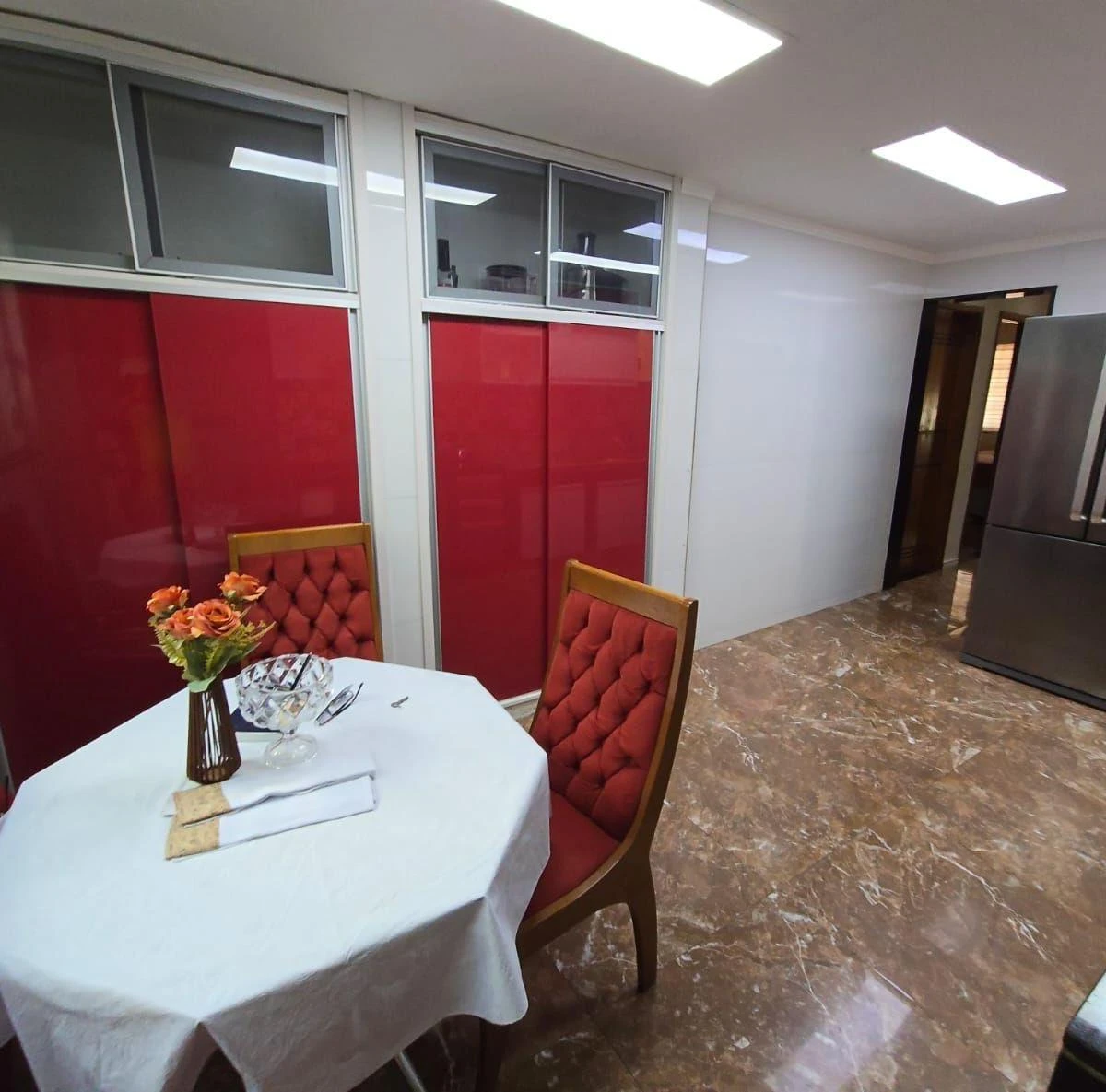 Walk-in closet in a 4-bedroom house, 220 m² — photo 12