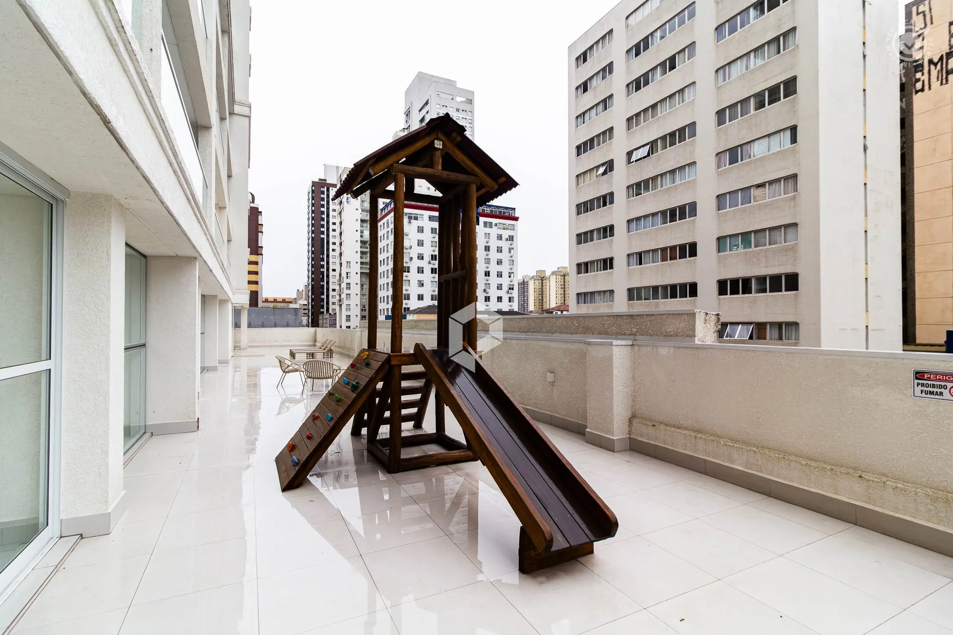 Furnished 1-bedroom apartment with balcony — photo 27