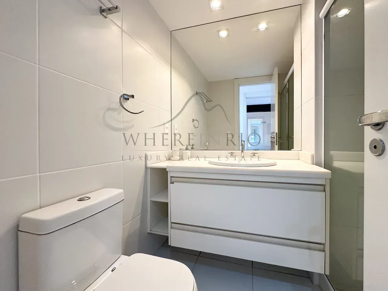 Furnished apartment with 2 bedrooms and water view — photo 3