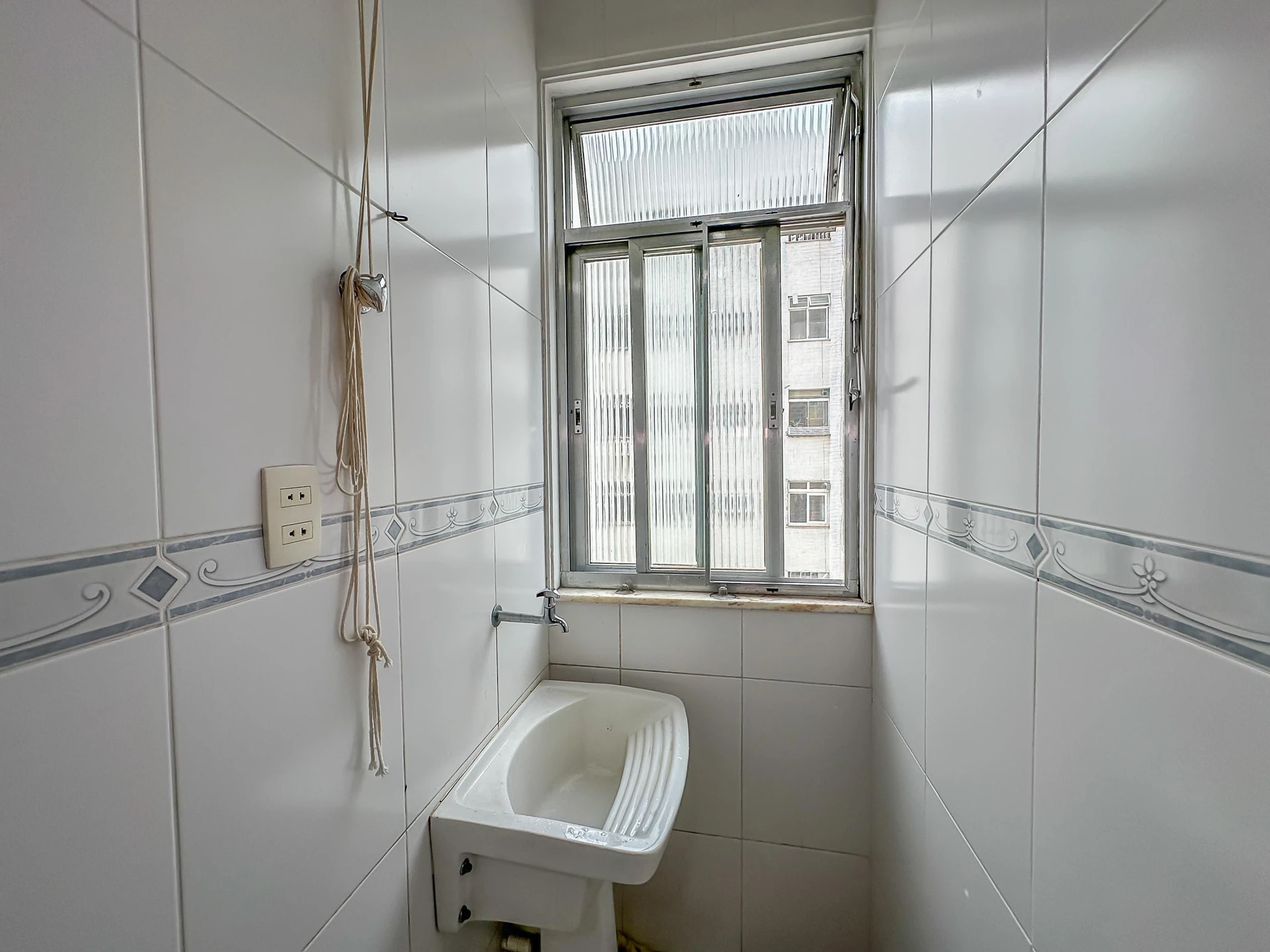 2-bedroom apartment with a glass-enclosed balcony — photo 37