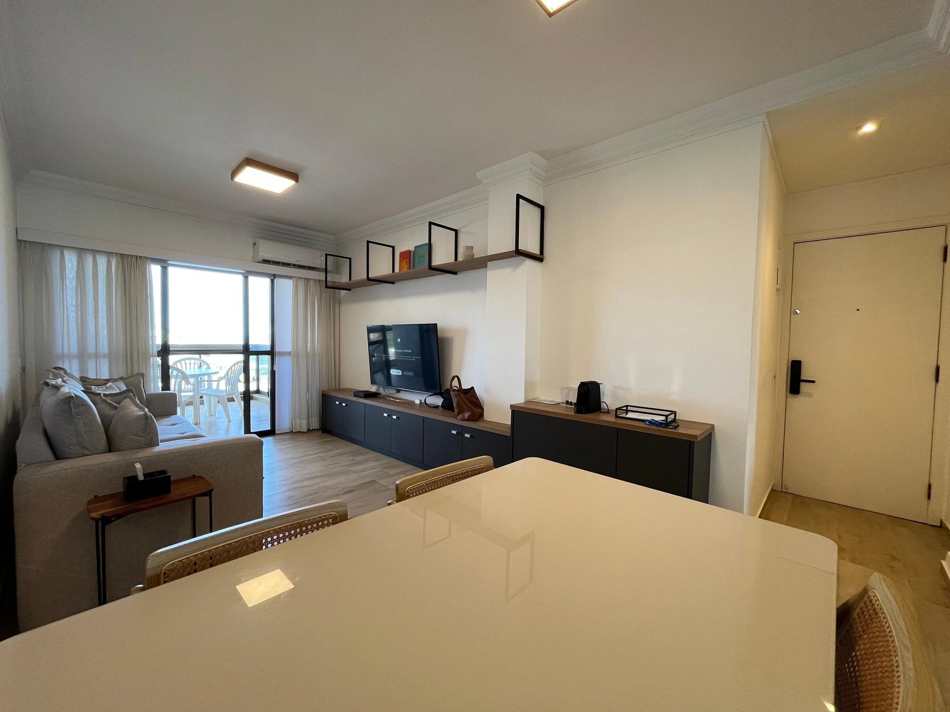 Glass-enclosed balcony in a one-bedroom apartment, 56 m² — photo 21