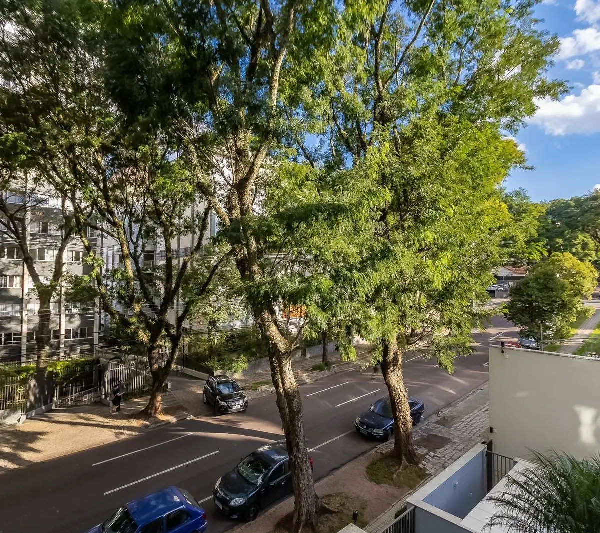 Квартира 71 м² с застеклённым балконом и панорамными окнами — photo 29