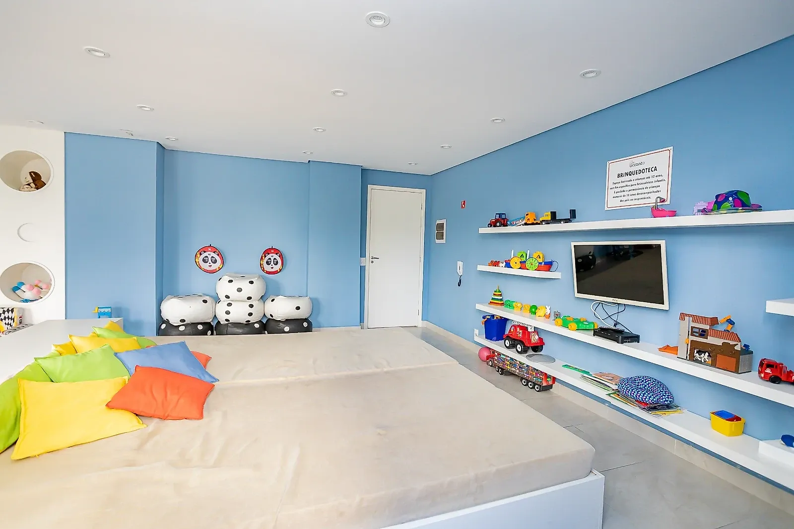 2-bedroom 63 m² apartment with a glass balcony — photo 24