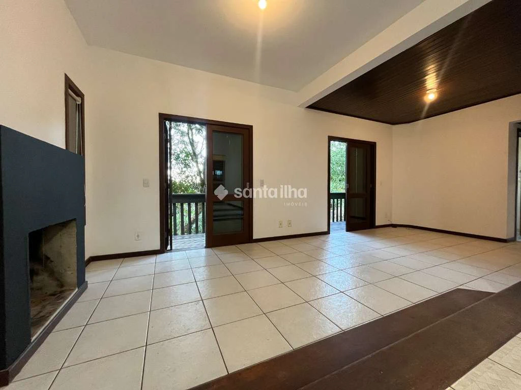 3-bedroom house with 400 m² and a private garden — photo 4
