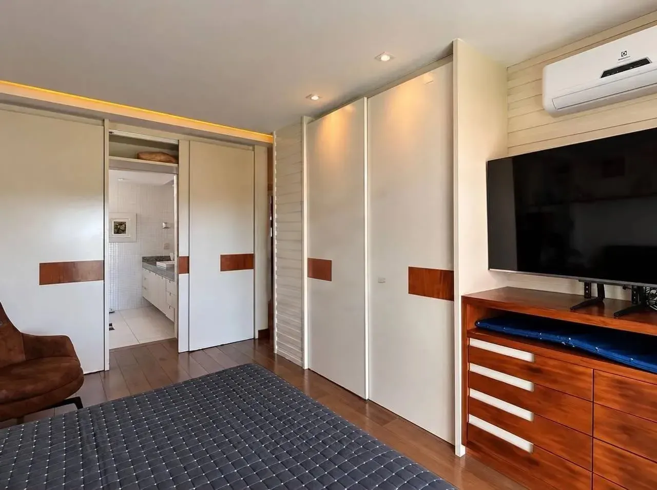 3-bedroom apartment in a building with a sauna — photo 4