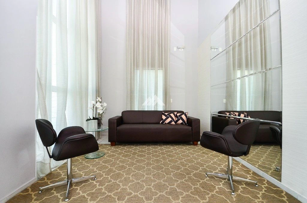 Apartment, 90 m², with wood or laminate floors — photo 3