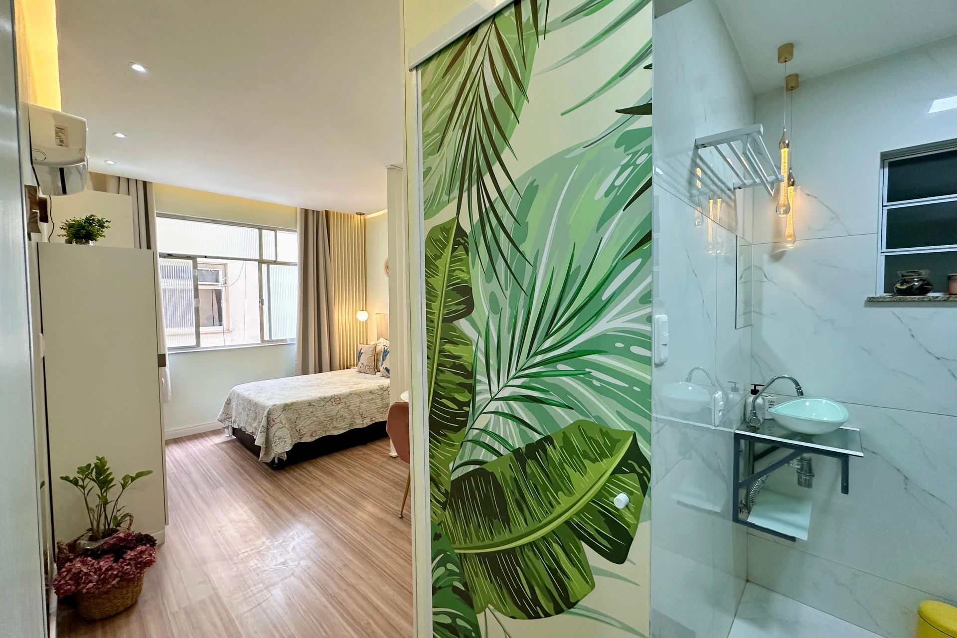 Furnished studio, 29 m², with a home office