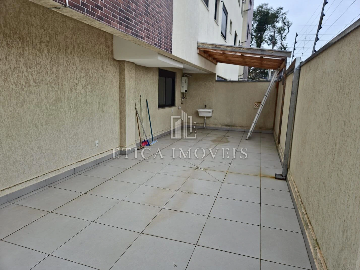 2-bedroom apartment with a grill on the balcony — photo 13
