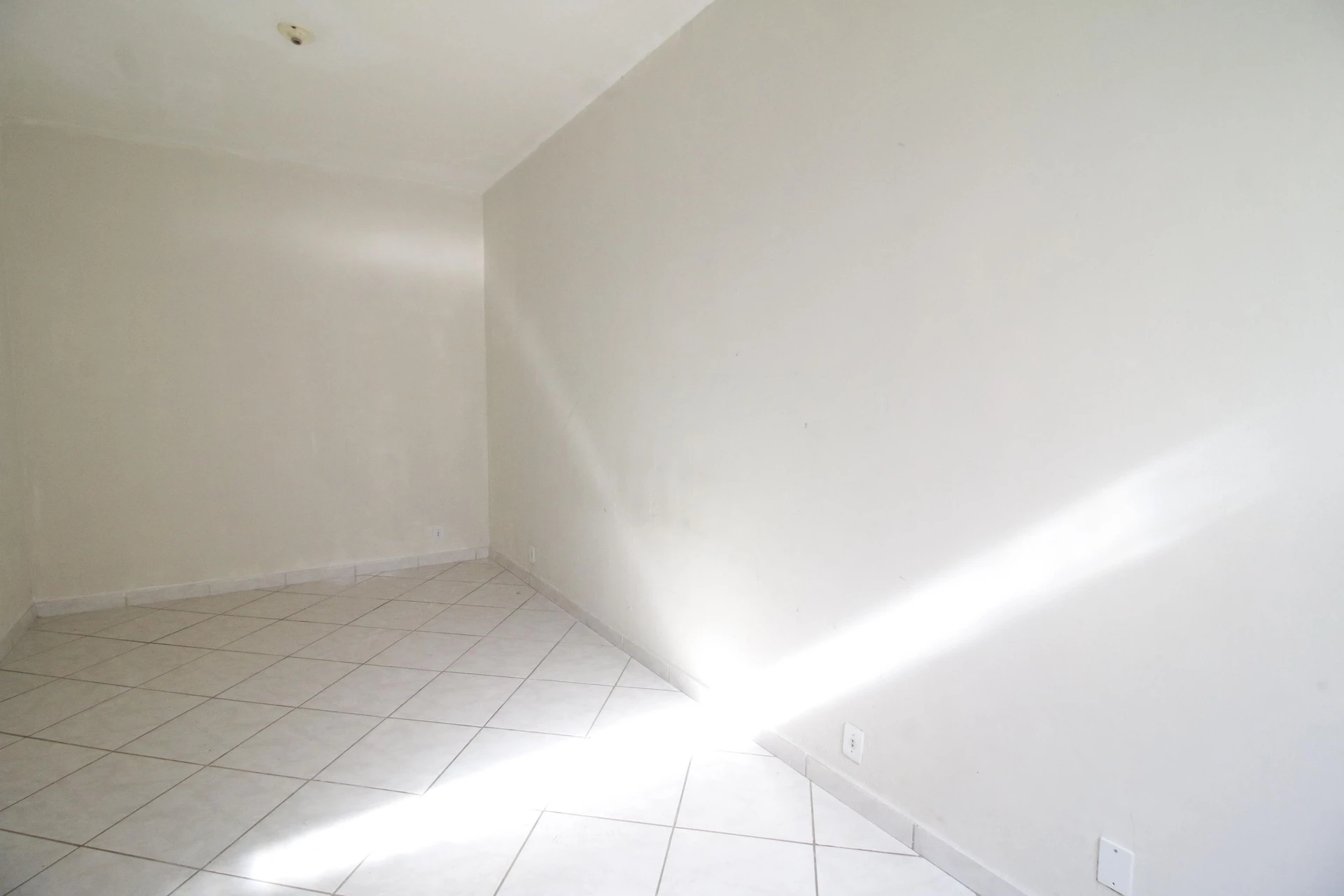 1-bedroom apartment with tile floors — photo 14