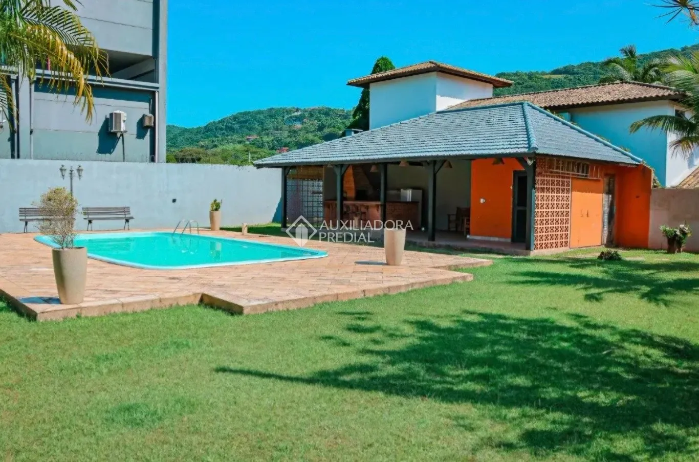 Casa sem mobília de 1100 m² com 3 suítes e jardim — photo 8